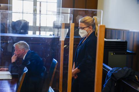 Anspannung vor dem Prozess: Anja Darsow und Anwalt Dr. Gerhard Strate. Die Anspannung bleibt nun noch bis 30. März.  Foto: Guido Schiek