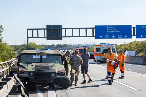 Nach einem Unfall in Fahrtrichtung Mainz war die Autobahn am Mittwoch rund zwei Stunden voll gesperrt. Der Verkehr staute sich über mehrere Kilometer. Foto: 5Vision Media