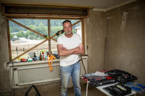 Mit dem Wegräumen ist Dieter Hubberich durch. Um im Elternhaus weiter leben zu können, ist er auf Unterstützung angewiesen. Foto: Lili Judith Oberle