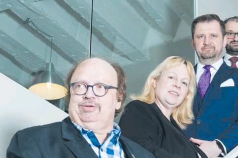 Von der Frankfurter Awo auf Schadenersatz beklagt (v.l.n.r.): Jürgen und Hannelore Richter, Ansgar Dittmar und Panagiotis Triantafillidis auf einem Foto auf der inzwischen offline genommenen Internetpräsenz der mit der Awo verbandelten Firma „Consowell“.              Foto: Screenshot Homepage Consowell/VRM