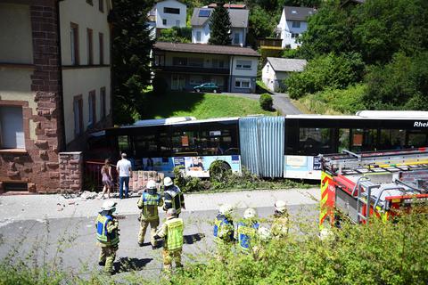 Bei einem Busunfall in Heidelberg sind am Mittwoch 18 Menschen verletzt worden. Foto: dpa