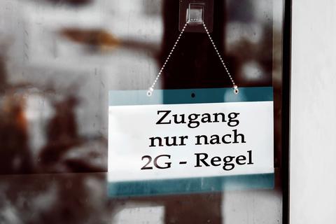In Hessen dürfen seit neuestem auch Einzelhändler das 2G-Modell anwenden und nur Geimpfte und Genesene in den Laden lassen. Foto: dpa