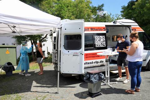 Kann wegen der sinkenden Corona-Test-Nachfrage jetzt auch privat gebucht werden: die mobile Teststation „Mobitest“. Foto: hbz/Michael Bahr