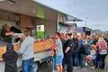 Bis zu einem Kilometer lang ist zwischenzeitlich die Schlange vor dem Foodtruck von Jens Schneidmüller.