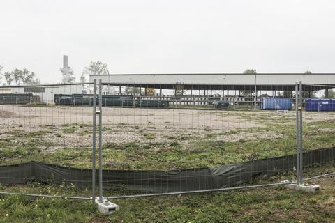 Der Bauplatz für die Müllverbrennung in Amöneburg wirkt, als könnten dort schon morgen die Bauarbeiten beginnen. Foto: René Vigneron