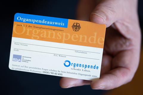 Ein Organspendeausweis schafft Klarheit - auch wenn man nicht spenden möchte.