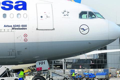 Der Langstrecken-Airbus A340-600 mit dem Kennzeichen D-AIHH und dem Taufnamen „Wiesbaden“ absolvierte 8594 Flüge in insgesamt 74627 Flugstunden. Foto: Lufthansa