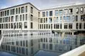 Endlich fertig: Wiesbadens einziges Oberstufengymnasium, die Carl-von-Ossietzky-Schule, hat am Montag seinen Neubau bezogen.