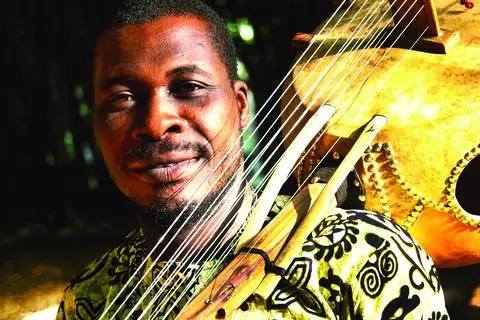Sänger Aboubakar Traoré und seine Band Balima erzählen in ihrer Musik universelle Geschichten von Stolz, Migration, Liebe und Widerstandskraft. 