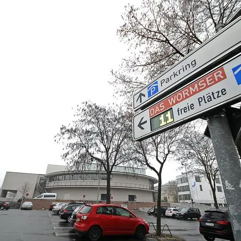 „EWR-Parkplatz“ nennen die Wormser die Fläche an der Andreasstraße, auf der ein Hotel gebaut werden soll. Jedenfalls irgendwann einmal.
