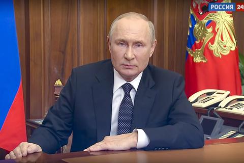 Der russische Präsident Wladimir Putin bei seiner TV-Ansprache am 21. September zur Verkündung der Teilmobilisierung der eigenen Streitkräfte.    Foto: Uncredited/Russian Presidential Press Service/AP/dpa