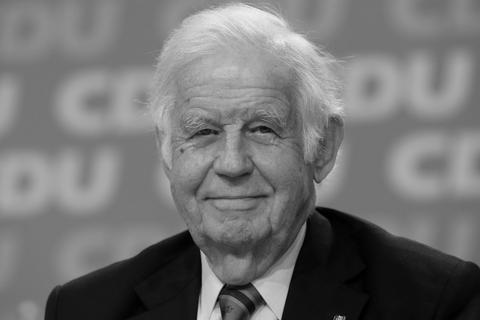 Der CDU-Politiker und frühere sächsische Ministerpräsident Kurt Biedenkopf ist im Alter von 91 Jahren gestorben. Foto: Roland Weihrauch/dpa
