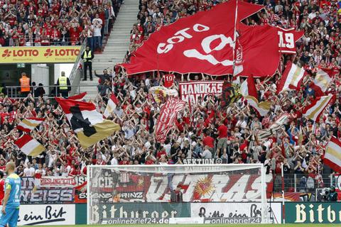 Die Mainzer Fußballfans müssen sich so oft wie noch nie in der Bundesliga mit dem Sonntag als Anstoßzeit anfreunden. Archivfoto: Harald Kaster