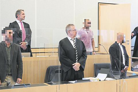 Geht der ambitionierte Zeitplan der Schwurgerichtskammer am Landgericht Limburg auf, dann müssen die drei Angeklagten im Prozess um den Mord an Hasan Yildiz bereits am 31. Juli mit ihren Urteilen rechnen.  Archivfoto: Steffen Gross  