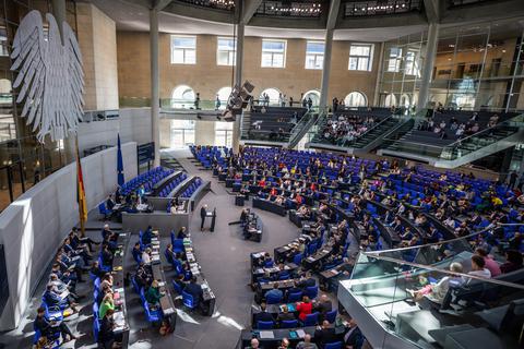 Vor der Abstimmung im Bundestag sprach unter anderem Verteidigungsministerin Christine Lambrecht (SPD). Foto: dpa