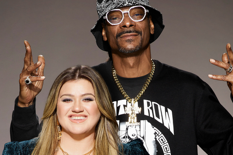 Sängerin Kelly Clarkson und Rapper Snoop Dogg sind die Moderatoren der US-Version des Eurovision Song Contest (ESC). Foto: Chris Haston/Dave Bjerke/NBC/dpa