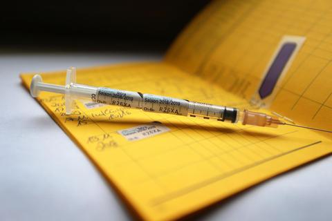 Ohne Impfung kein Kneipenbesuch mehr? Welche Vorschriften sind gültig – und wer darf sie überhaupt einfordern? Foto: dpa
