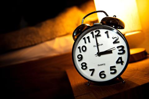 Am letzten Sonntag im Oktober beginnt die sogenannte Winterzeit. In der Nacht von Samstag auf Sonntag werden die Uhren von 3 Uhr auf 2 Uhr zurückgestellt.