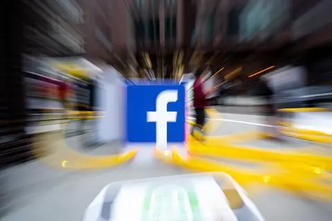  Facebook profitiert hierzulande, aber auch weltweit von einer breiten Nutzerbasis.  Foto: Daniel Reinhardt/dpa/dpa-tmn 