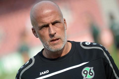 Hannover 96-Coach Michael Frontzeck. Foto: dpa