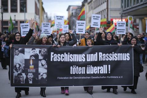 Mehrere Tausend Menschen demonstrierten nach den Anschlägen in Hanau gegen Hetze, Rassismus und Menschenverachtung. Archivfoto: epd