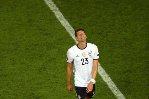 Mario Gomez ist aus der deutschen Fußball-Nationalmannschaft zurück getreten. Foto: dpa