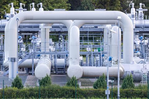 Rohrsysteme und Absperrvorrichtungen in der Gasempfangsstation der Ostseepipeline Nord Stream 1 und der Übernahmestation der Ferngasleitung OPAL (Ostsee-Pipeline-Anbindungsleitung). Foto: dpa