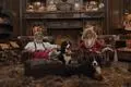 Zu sehen sind die Schauspieler Kurt Russell als Santa Claus und Goldie Hawn als Mrs. Claus in einer Szene des Films "The Christmas Chronicles".
