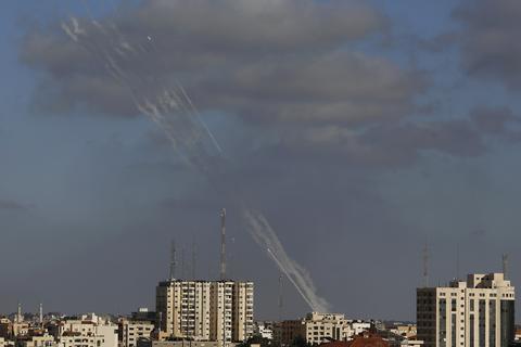 Nach nur wenigen Stunden Ruhe flogen aus Gaza-Stadt wieder Raketen in Richtung Israel. Foto: dpa
