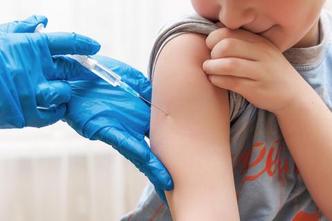 Immer mehr Eltern lassen ihr Kind nicht impfen. Foto: stalnyk – Fotolia