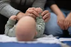 Eine RSV-Infektion ist bei Säuglingen und Kindern in Deutschland die häufigste Ursache von Erkrankungen der unteren Atemwege. (Symbolbild)