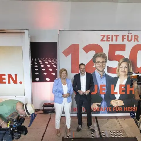 SPD-Spitzenkandidatin Nancy Faeser und der SPD-Generalsekretär Christoph Degen stellen in Frankfurt Inhalte und Optik der Kampagne vor.