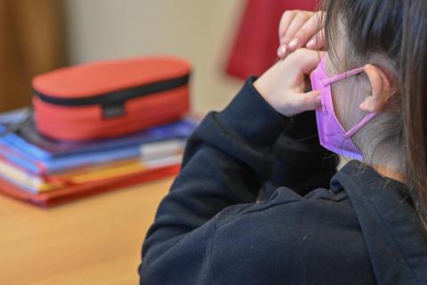Schüler an weiterführenden Schulen müssen bis einschließlich  2. April im Unterricht weiter Maske tragen. Foto: dpa