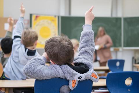 Bildungschancen hängen in Deutschland sehr vom Elternhaus ab. Kann ein Sozialindex an Schulen für mehr Gerechtigkeit sorgen? Symbolfoto: dpa