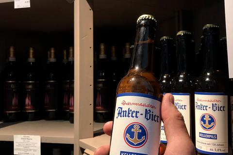 Etikett mit Retro-Charme: Der goldene Anker wirbt für Michael Wagners Bier, dem Kellerpils sollen weitere Sorten folgen. Foto:  Wagner 