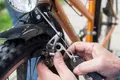 Feinschliff fürs Fahrrad - mit der richtigen Pflege haben Radler länger Spaß an ihrem Gefährt.