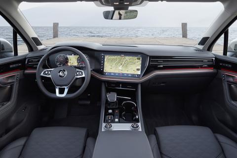 Mit seinen 15 Zoll Bildschirmdiagonale macht der Monitor des Innovision Cockpits mächtig Eindruck. Foto: Volkswagen