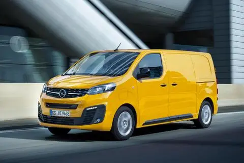 Bei den elektrischen leichten Nutzfahrzeugen – im Foto der Vivaro-e – war Opel im vergangenen Jahr bereits die Nummer eins in Europa. Bei den Pkw-Kunden steigt der Anteil derer, die sich für ein Fahrzeug mit E-Antrieb entscheiden, stetig. Foto: Opel