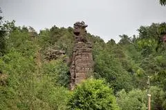 Braut und Bräutigam sind bei Freizeitkletterern beliebt.