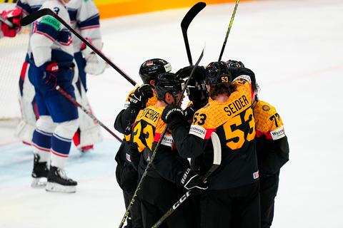 Das deutsche Eishockey-Team zog ins WM-Finale ein.