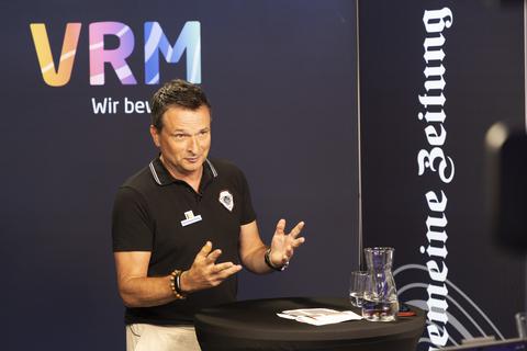 Mainz 05-Sportvorstand Christian Heidel im VRM-Livetalk mit Sportredakteur Eric Hartmann