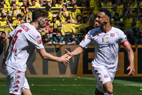 Hält gleich mehrere Rekorde nach der Bundesliga-Saison 2022/23: Karim Onisiwo (rechts).
