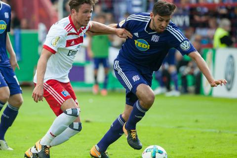 Nicolai Müller (links) hat erklärt, den Hamburger SV zu verlassen. Archivfoto: imago  Foto: 