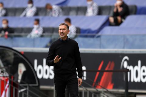 Achim Beierlorzer ist Trainer von Mainz 05 - aber wie lange noch? Die Anzeichen verdichten sich, dass bald ein anderer den Posten übernehmen soll. Foto: dpa