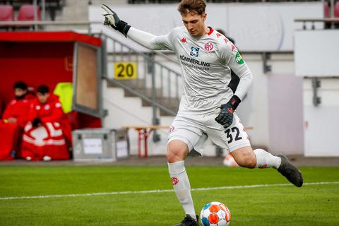 Die etatmäßige Nummer drei unter den 05-Torhütern: Lasse Rieß könnte gegen den BVB den Kasten der Mainzer hüten. Foto: Sascha Lotz