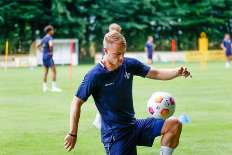Keine Überraschung: Fabian Holland bleibt auch in der neuen Saison Kapitän des SV Darmstadt 98.
