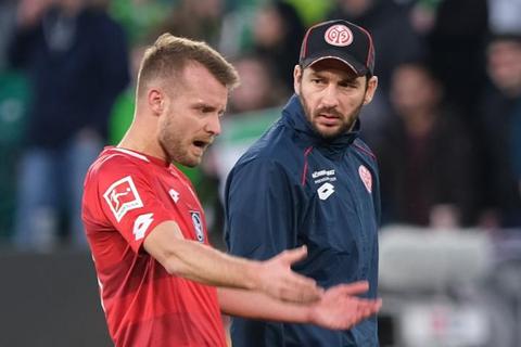 Ein "dreckiges 1:0" würde Vize-Kapitän Daniel Brosiski (vorne) in Paderborn genügen, um seinem gesperrten Trainer Sandro Schwarz nach dem Spiel in die Augen schauen zu können. Foto: dpa
