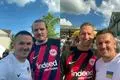 Selfies mit Eintracht-Größen: Ivan Vdovenko mit Fußballgott Alex Meier (li.) und mit Matthias Hagner.