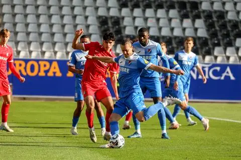 Da ist die Welt noch halbwegs in Ordnung: Nach zwei gespielten Minuten gibt Nick Galle den ersten Torschuss ab, am Ende verliert er mit dem TSV Steinbach Haiger in Freiburg aber mit 0:3. 