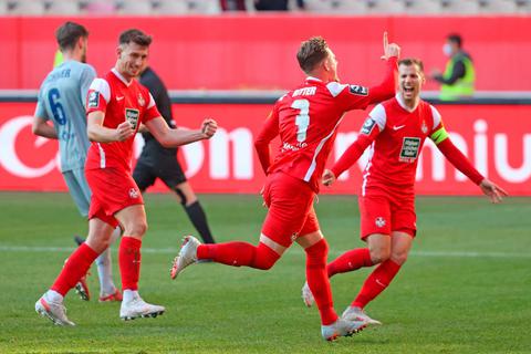 Mit dem 1:0 gegen Wiesbaden hat der FCK jüngst seine starke Form auch ohne zahlreiche Stammspieler unter Beweis gestellt. Foto: René Vigneron 